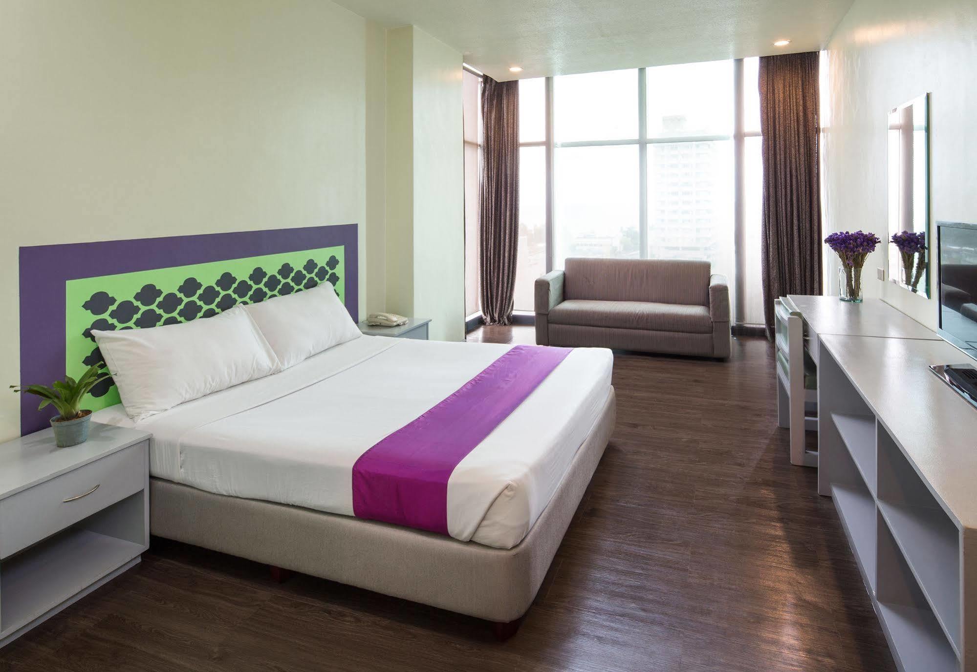 วี โฮเต็ล Hotel มะนิลา ภายนอก รูปภาพ