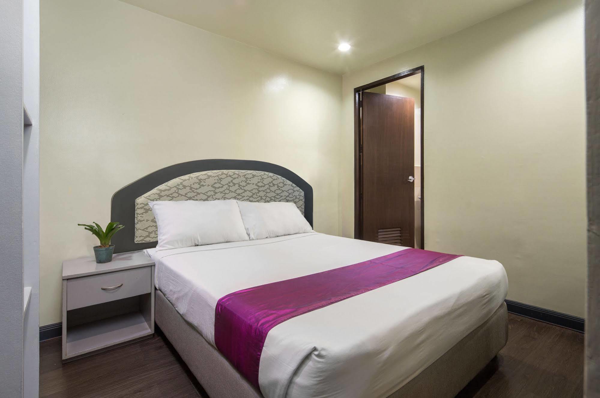 วี โฮเต็ล Hotel มะนิลา ภายนอก รูปภาพ