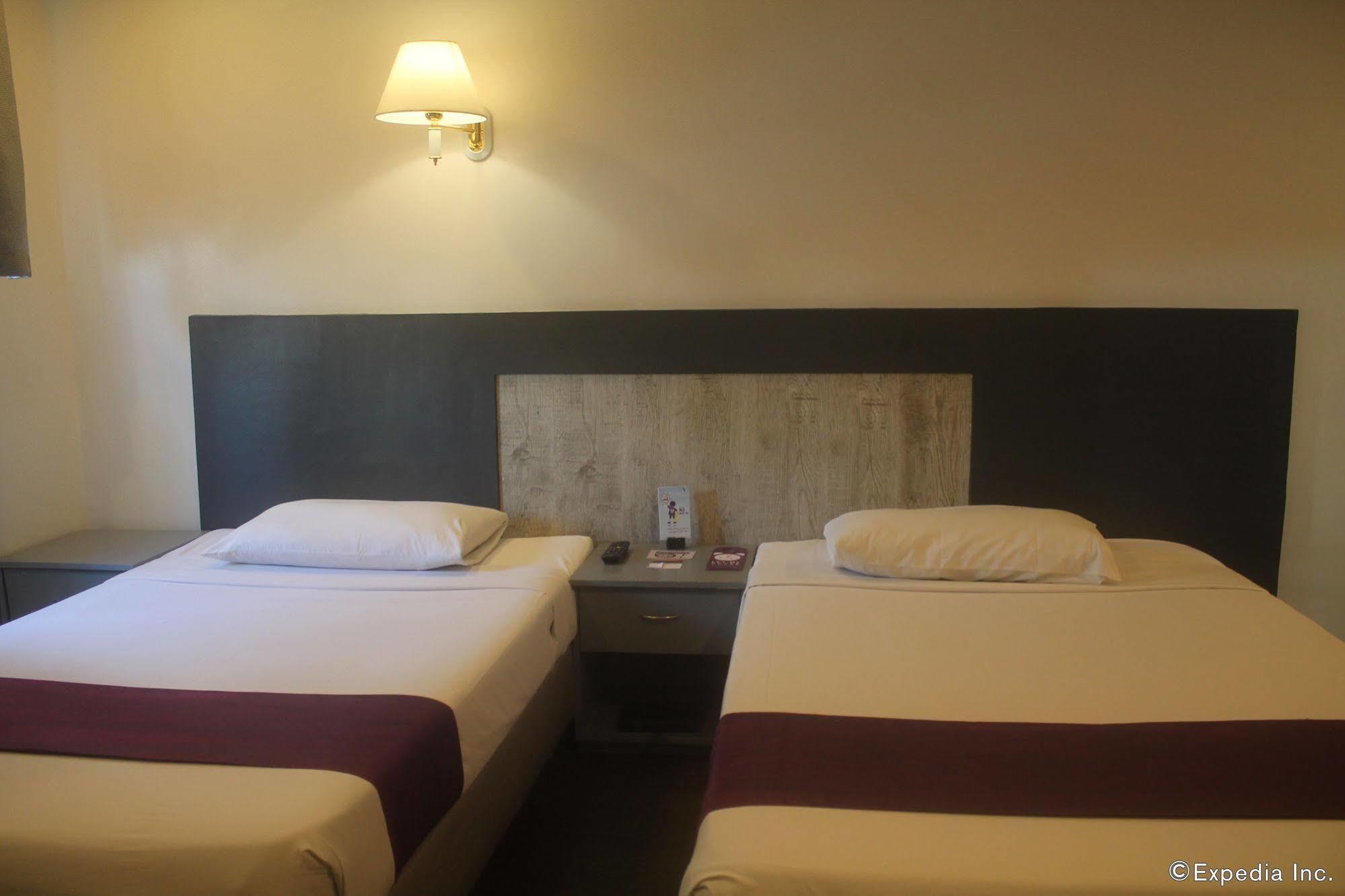 วี โฮเต็ล Hotel มะนิลา ภายนอก รูปภาพ